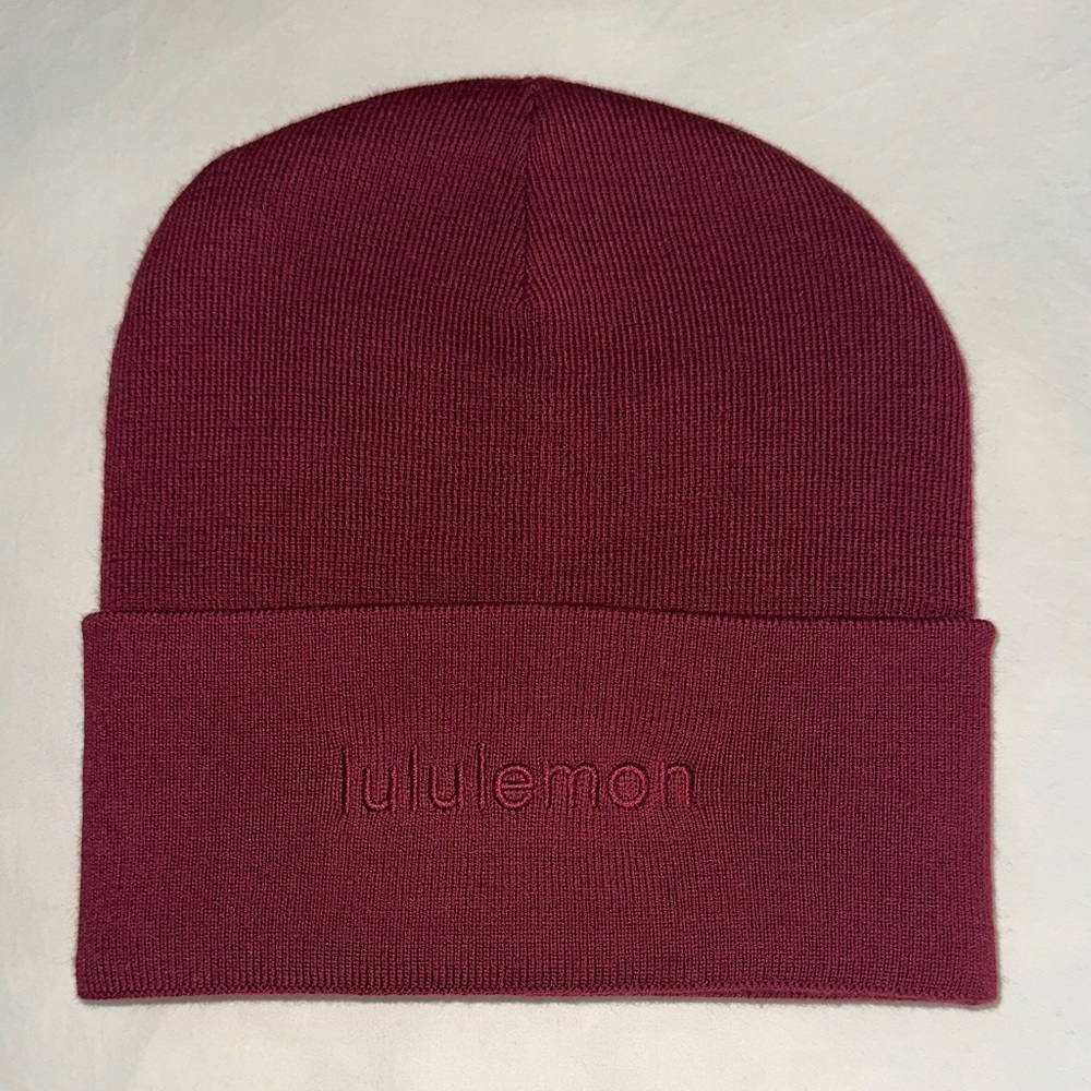 LULULEMON Warm Revelation Beanie Wordmark Burgundy One size fits most. Unisex
